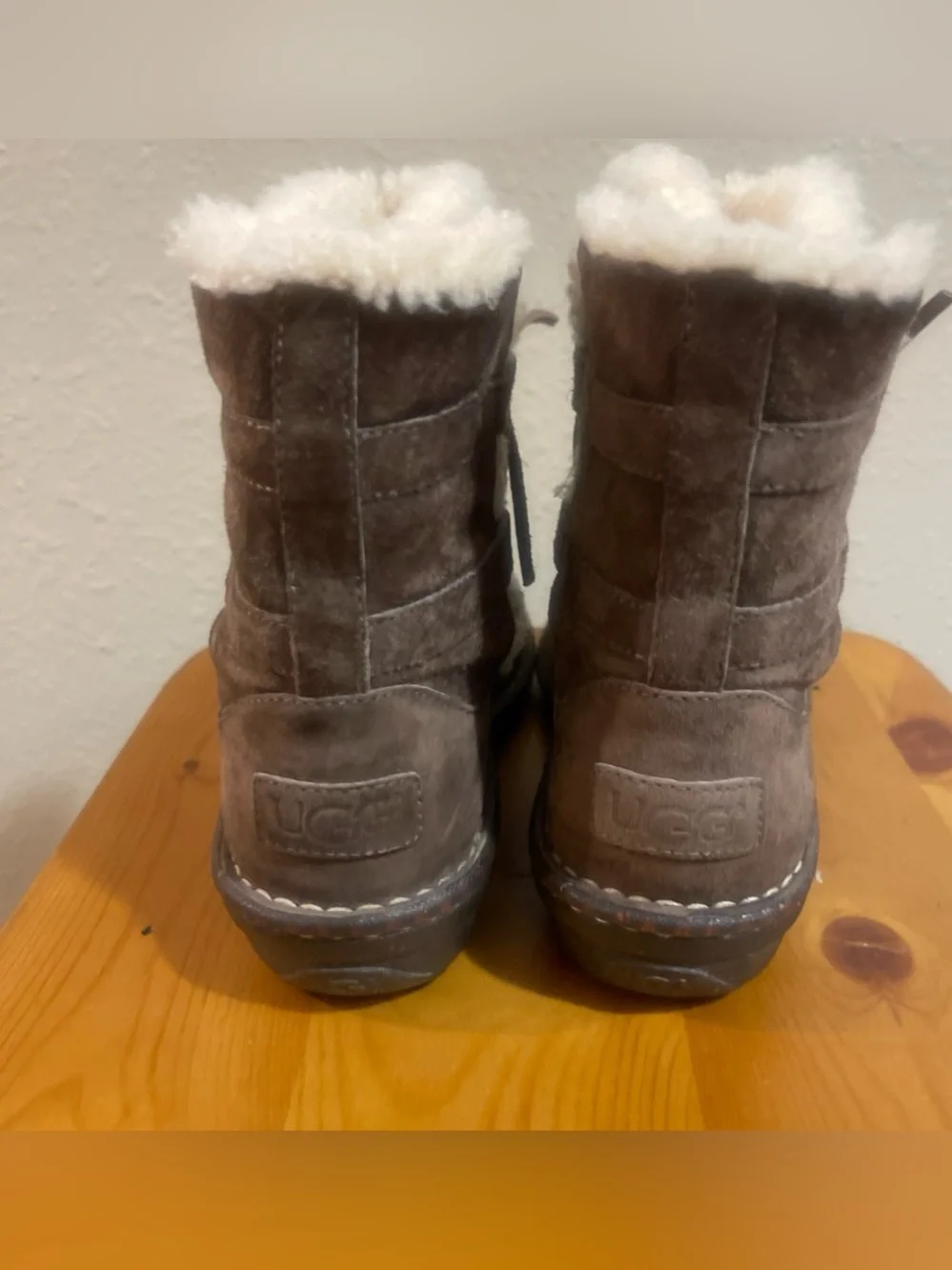 UGG Brown Suede nwot caspia Ankle Boots with White Shearling Cuff suede